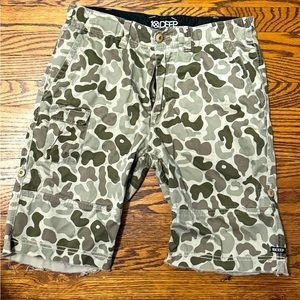 10 Deep Camo Cargo Shorts Size 34